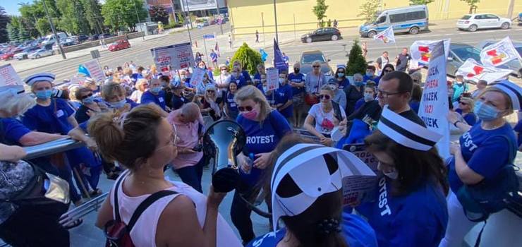 Pielęgniarki odeszły od łóżek pacjentów i wyszły na ulice. Elblążanki wzięły udział w manifestacji