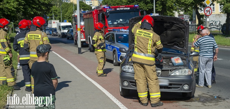 Kolizja 3 aut  przed mostem Wyszyńskiego. Sprawcą 83-letni kierowca