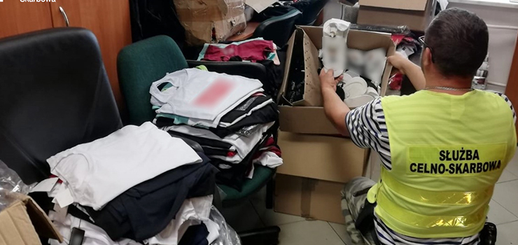 Sprzedawali odzież "znanych marek". Zostali zatrzymani