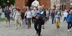 Po elbl�skich stoczniach z przewodnikiem PTTK