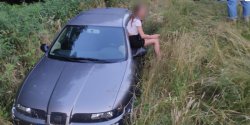 "Wyjecha�a na czo��wk�, potem uciek�a z piskiem opon". M�czyzna cudem unikn�� zderzenia, teraz szuka sprawczyni