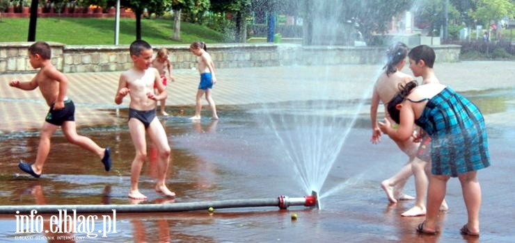 Kurtyny wodne. Upały - UM podaje kilka praktycznych porad