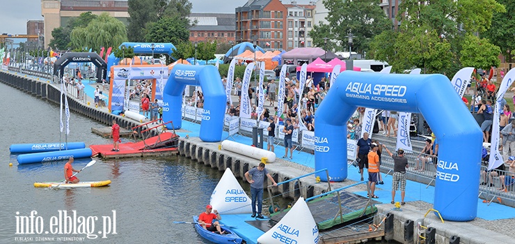Pływacy ścigali się w rzece Elbląg. Zobacz zdjęcia