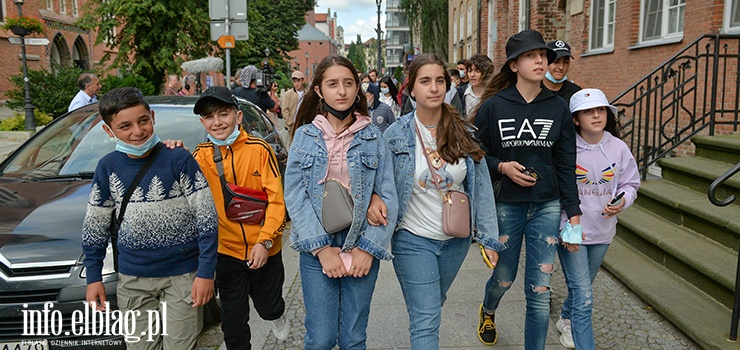 "Kade z nich przeszo wojenn traum, chcemy im podarowa wakacje". Nastolatki z Armenii odwiedziy Elblg