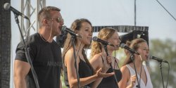 Sound'n'Grace w Elbl�gu. Ch�r za�piewa� podczas festynu na star�wce (zobacz zdj�cia)