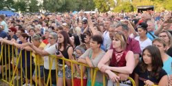 Nowa Pas��ka: koncert Zenka Martyniuka przyci�gn�� t�umy na Dzie� �ledzia (zobacz zdj�cia)