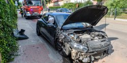 Zderzenie dw�ch aut na ul. Beniowskiego. Jeden z kierowc�w zatrzymany i zakuty w kajdanki