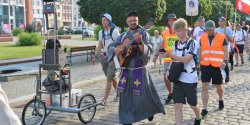 Pielgrzymka na Jasn� G�r� wyruszy�a z Elbl�ga. „Jest mniej pielgrzym�w, ale wi�cej m�odzie�y”