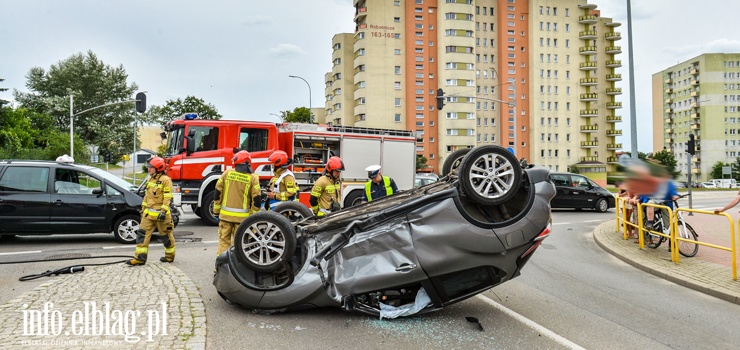 Grony wypadek na skrzyowaniu Robotniczej z Brzesk. Dwie osoby zabrane do szpitala