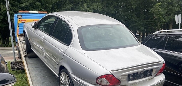 Straż miejska odholowała kolejne auto