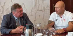 Elbl�ski paraolimpijczyk u Prezydenta