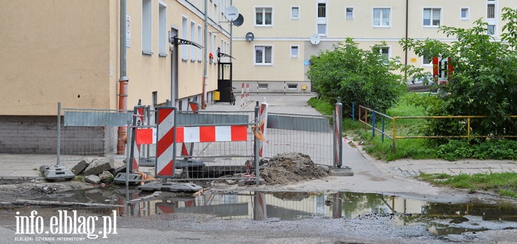 Ul. Ogrodowa: Jezdnia się zapadła, bo przypadkowo przewiercono rurociąg. To było 6 lat temu