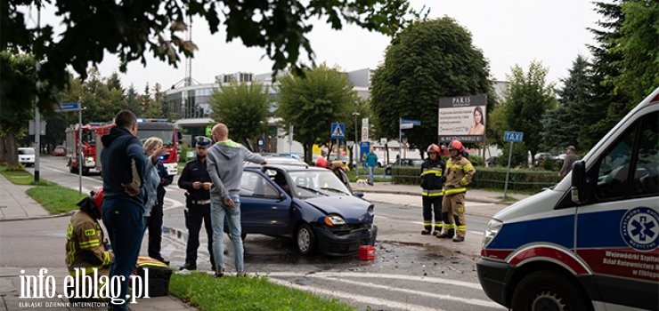 Kolizja opla z fiatem na Grottgera