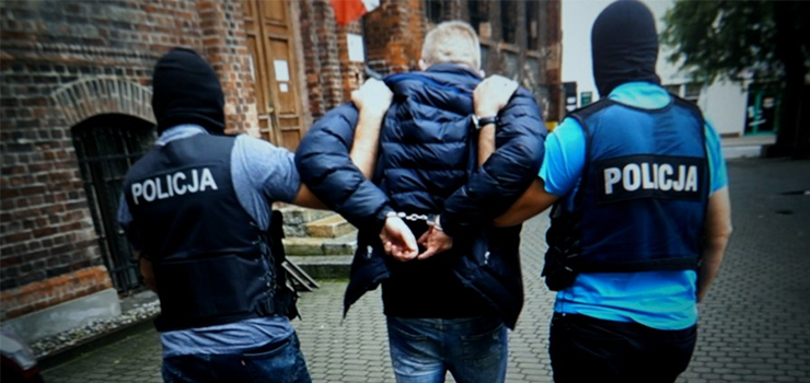 Zatrzymani za rozbój na właścicielu restauracji w Krynicy Morskiej - zobacz film i zdjęcia