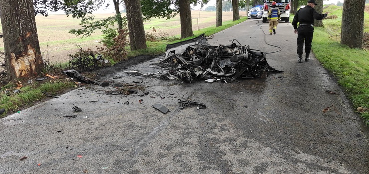 Tragiczny wypadek na Mazurach. Dwóch mężczyzn spłonęło w porsche