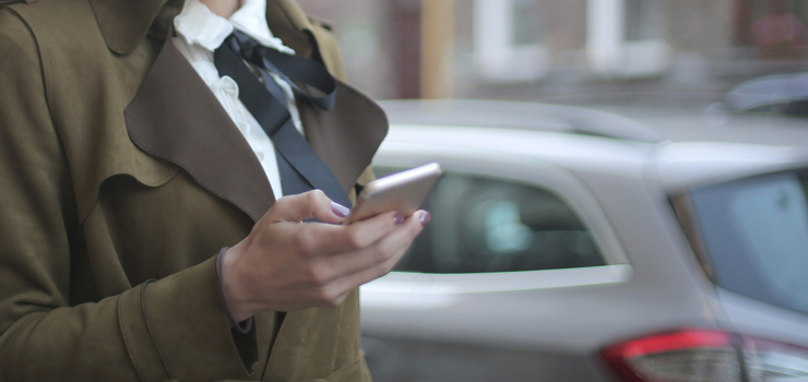 Przed przejściem chowamy telefon i włączamy myślenie. Policja apeluje do pieszych