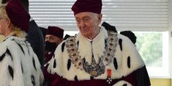 Obchody 20-lecia EUH-E. Rektor otrzyma� od Prezydenta RP Krzy� Kawalerski Order Odrodzenia Polski 