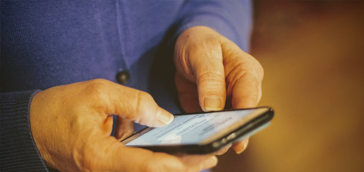 Elbląg: 70-latka korespondowała z „lekarzem” przez rok. Przelała mu ok. 16 tys. zł