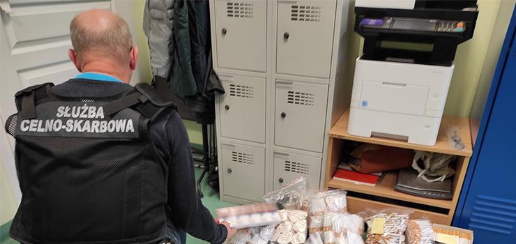 Kontrabanda na bazarze i w mieszkaniu na terenie Elbląga