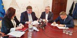Przy dwch szkoach powstan nowoczesne hale. Prace potrwaj p roku