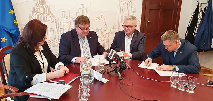 Przy dwóch szkołach powstaną nowoczesne hale. Prace potrwają pół roku