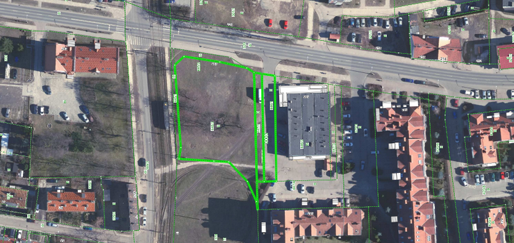 Robotnicza: Znajdzie się chętny na działkę przy starej pętli tramwajowej?