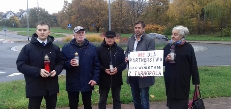 Ktoś kradnie flagi z ronda Obrońców Birczy. W ciągu 3 lat zginęło ich kilkanaście