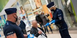 Policjanci sprawdzali czy klienci CH Ogrody nosz� maseczki! Posypa�y si� mandaty?