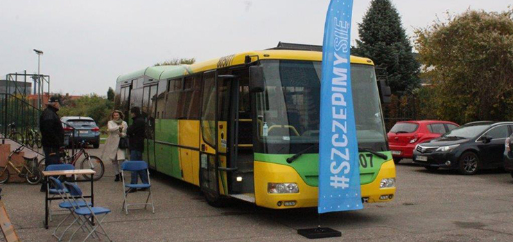 Szczepiący miejski autobus