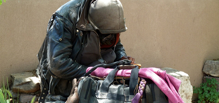 Pomoc osobom bezdomnym w chłodne dni