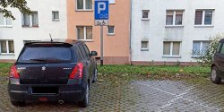 Bezprawnie parkuj� na niebieskich kopertach. Dostaj� 500 z� mandatu