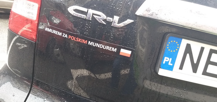 #MuremZaPolskimMundurem. Policjanci z Warmii i Mazur wspieraj kolegw na granicy