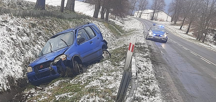 19-latek wpadł w poślizg i wjechał do rowu. "Samochód był na letnich oponach"