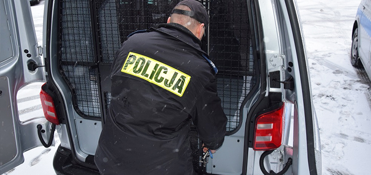 Z mieszkania dobiegały jęki, krzyki i odgłosy uderzania o podłogę