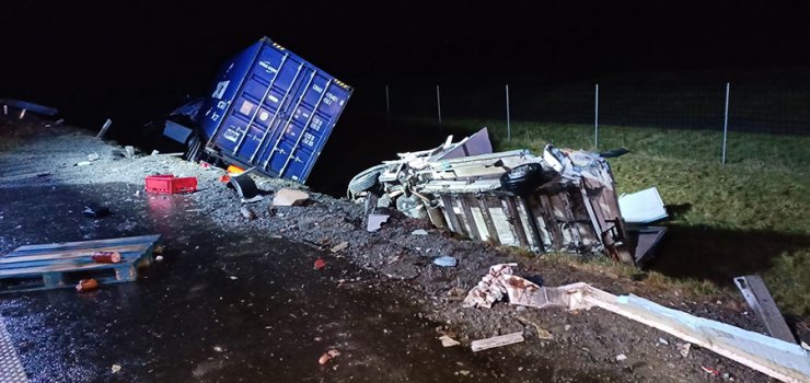 Straż Pożarna apeluje o ostrożność na drodze S7. Nad ranem doszło do groźnego wypadku