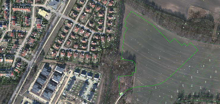 Działka na Bielanach wystawiona na sprzedaż. Cena wywoławcza to 4 mln zł