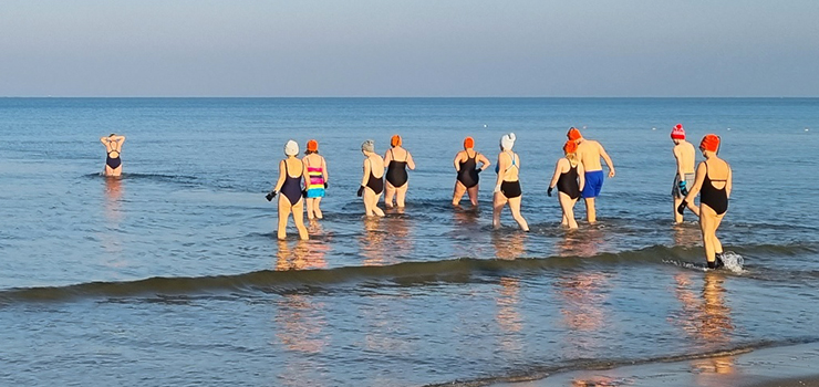 Wspólne morsowanie w Jantarze. "Oni to mają odwagę" - zobacz film i zdjęcia