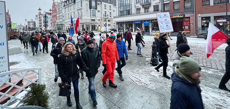 Protest w Elblągu. "Wyłącz telewizor, włącz myślenie", "Przestańcie szczepić, zacznijcie leczyć" (film i zdjęcia)