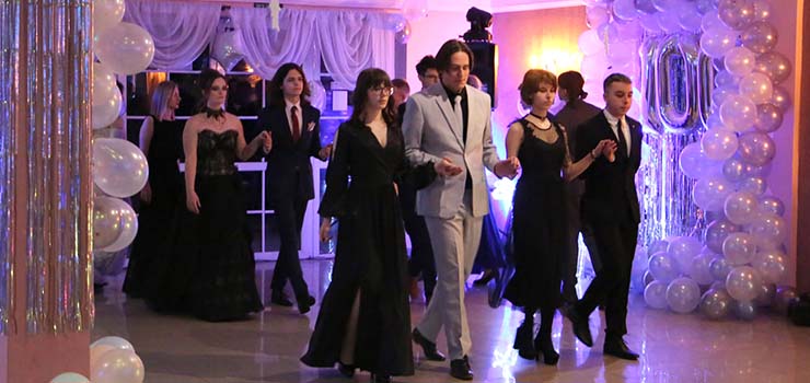 Zobacz, jak na Studniówce bawili się maturzyści Liceum Plastycznego