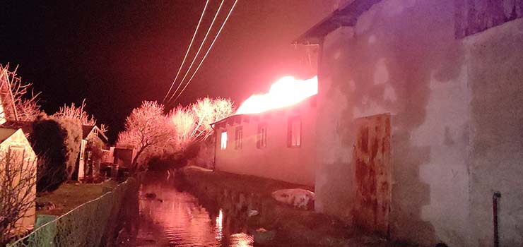 Nocny pożar zakładu produkcji drzewnej we Fromborku. Zobacz zdjęcia