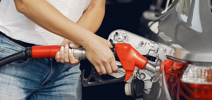  Spady ceny na stacjach paliw. Jak wyglda ostatni rok rednich cen za paliwa? 