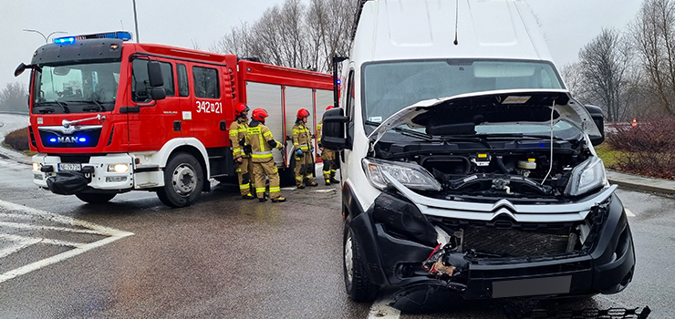 Zderzenie dwóch aut na skrzyżowaniu Nowodworskiej i Trasy Unii Europejskiej. Jedna osoba poszkodowana
