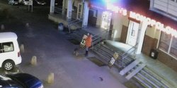 Policja chce skontaktowa� si� z kobiet� nagran� przez osiedlowy monitoring
