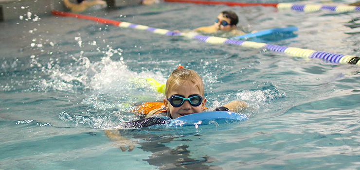 Uczymy się pływać z MOSiR-em