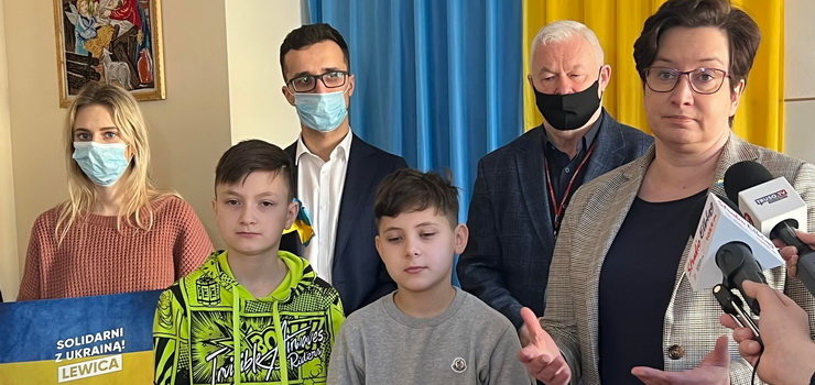 Lewica chce wprowadzić „zieloną kartę” dla uchodźców z Ukrainy. „Mieliby prawo do pracy i dostęp do służby zdrowia”