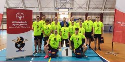 Elblscy zawodnicy podczas V Warmisko-Mazurskiego Turnieju Piki Siatkowej Zunifikownej Olimpiad Specjalnych