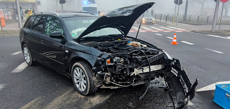 Płk. Dąbka: Zderzenie dwóch aut. Jedna osoba poszkodowana