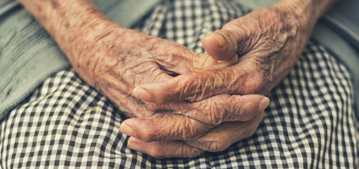 Oszukali staruszkę metodą "na wnuczka". Policjanci przedstawiają mechanizm działania przestępców i ostrzegają