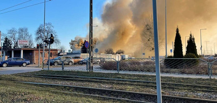 Spłonął warsztat, potrzebna pomoc. "Tata jeszcze przebywa w szpitalu i nie widział ogromu zniszczeń"