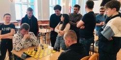 Proponowany tytu: Elblscy szachici graj w I LO